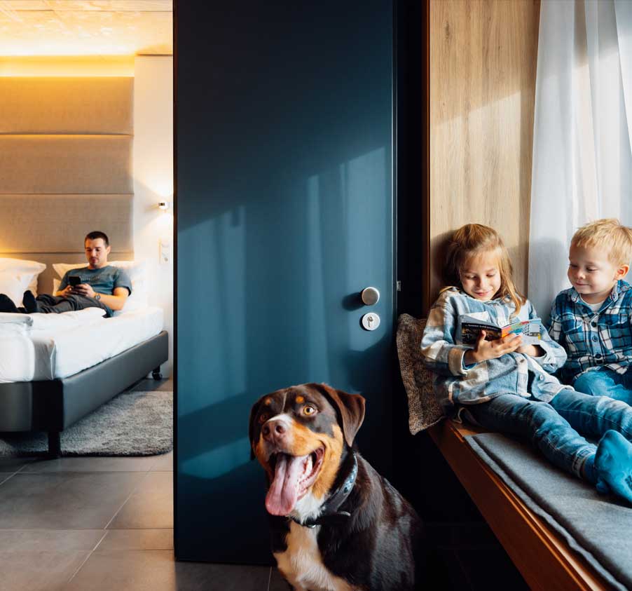 „A7 Stopover-Paket“ Nur 6 Minuten von der A7 – und doch mitten im Komfort. „A7 Stopover-Paket“
Nur 6 Minuten von der A7 – und doch mitten im Komfort.